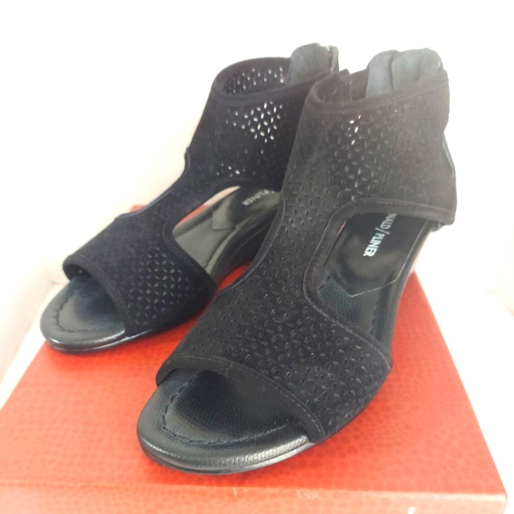 NWB Donald J. Pliner low wedge, Black suede and leather sandals, size 7.5.